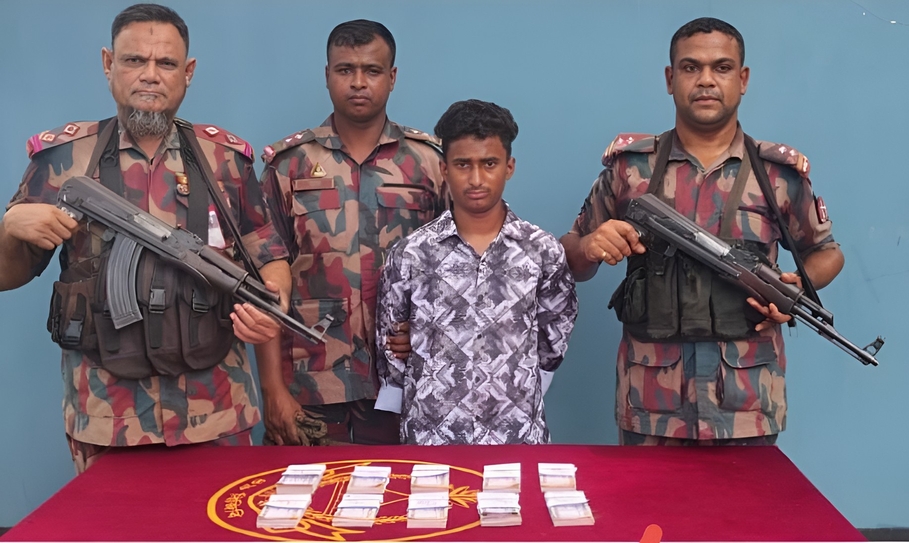 বেনাপোলে ৯ লক্ষ টাকার জাল নোটসহ এক কিশোর আটক